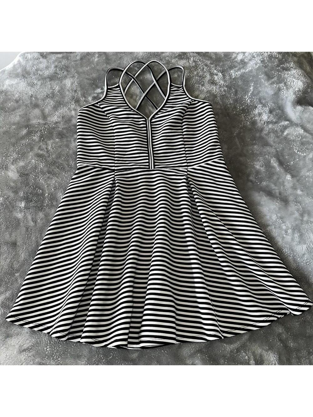 Material Girl Striped Criss Cross Strap Back Women’s Size XL EUC